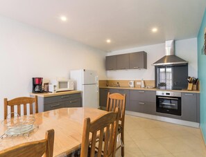 Fridge, microwave, dishwasher - Coastal house, pets welcome - 5 guests (Sainte-Mère-Église)