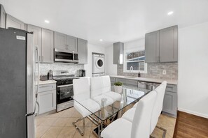 Private kitchen - Luxury 3BR White Plains / Game Room / Free Parking (White Plains)