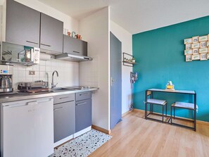 Fridge, microwave, coffee/tea maker, toaster - Studio in Barbotan-les-Thermes, Wi-Fi, Pets Allowed (Barbotan-les-Thermes)