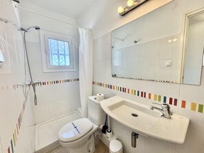 Bathroom - Comfortable apartment in Canyelles with terrace and parking, near the beach (Roses)