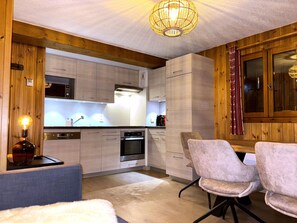 Fridge, microwave, oven, dishwasher - Charming apartment in village center - 4 guests (La Clusaz)