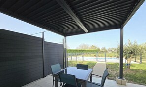 Outdoor dining - House with pool and AC - 4 guests (SAINT LAURENT DES HOMMES)
