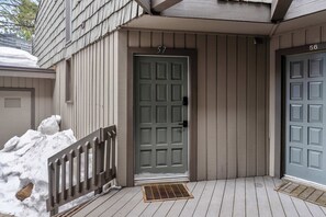 Exterior detail - Chic Newly Remodeled 1BR + Loft w/Balcony & Pool! (Mammoth Lakes)