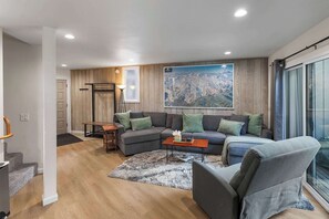 TV, fireplace, offices - Chic Newly Remodeled 1BR + Loft w/Balcony & Pool! (Mammoth Lakes)