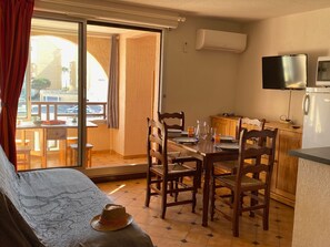 Interior - Apartment with AC, pets welcome, sea view - 6 guests (Port Leucate)