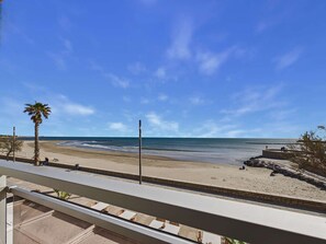 On the beach - Renovated studio cabin, sea view - 4 guests (Le Grau d'Agde)