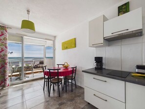 Fridge, stovetop, coffee/tea maker - Renovated studio cabin, sea view - 4 guests (Le Grau d'Agde)