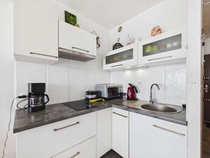 Fridge, stovetop, coffee/tea maker - Renovated studio cabin, sea view - 4 guests (Le Grau d'Agde)