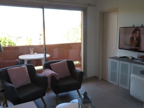Living area - Air-conditioned studio cabin - Bormes-les-Mimosas (Bormes-les-Mimosas)