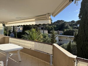 Property grounds - T2 with AC near the sea (Cavalaire-sur-Mer)