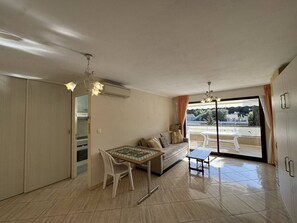 Living area - T2 with AC near the sea (Cavalaire-sur-Mer)