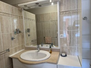 Bathroom - T2 with AC near the sea (Cavalaire-sur-Mer)