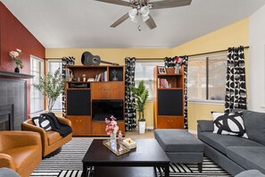 Smart TV, DVD player, music library, stereo - Vinyl Nest: Patio & Grill | Music | Sleeps 10 (Austin)