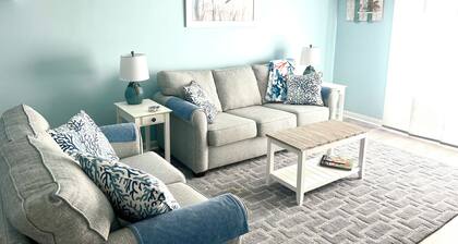 Cozy 1-bedroom 1st flr condo in serene Surfside Beach with comfortable King Bed