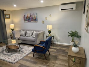 Living area - 3BR Home Sleeps 6+ | Near Hospital | Travel Nurse Ready | Access to Amenities (Moncton)