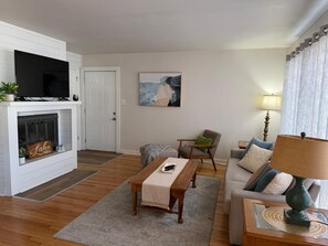 Living area - 2-Bedroom House in Millerbeach (Gary)