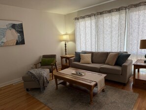 Living area - 2-Bedroom House in Millerbeach (Gary)