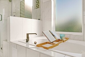 Towels, soap, shampoo, toilet paper - Modern 3-Story Retreat Near Downtown Nightlife and Dining (Houston)