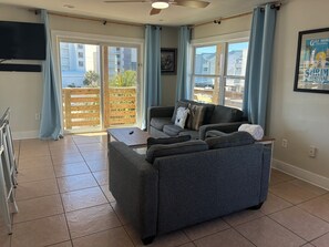 Smart TV - Downtown Gulf Shores Beach -Best Spot in Complex W/Panoramic Views-Pet Friendly (Gulf Shores)