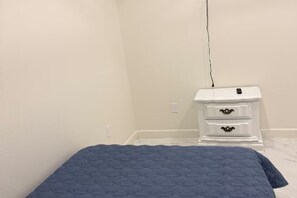 3 dormitorios, tabla de planchar con plancha, wifi y ropa de cama