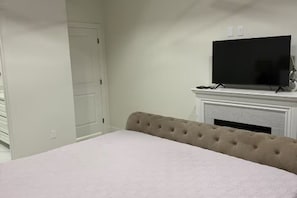 3 bedrooms, iron/ironing board, WiFi, bed sheets - Modern cozy Weslaco home (Weslaco)