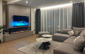 Smart TV - Stunning home in Seget Donji (Seget Donji)