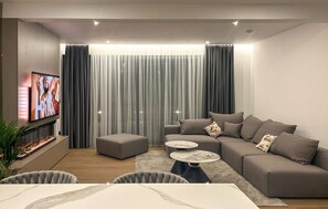 Smart TV - Stunning home in Seget Donji (Seget Donji)