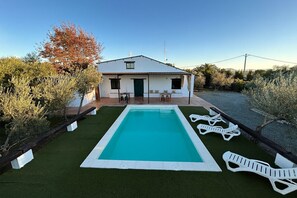 Pool - Casa Rural Única Nature, Swimming Pool and Sunsets (Urbanización Valleverde)