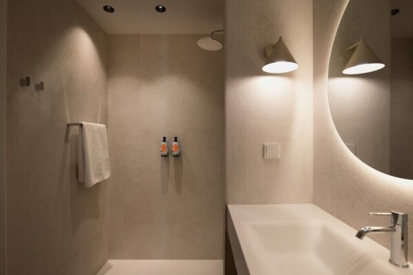 Hair dryer, towels - Signature Apartment, City View with King bed (Sitges)