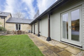 Exterior detail - Cosy 2-Bed Cotswold Cottage in Shipton Oliffe (Cheltenham)
