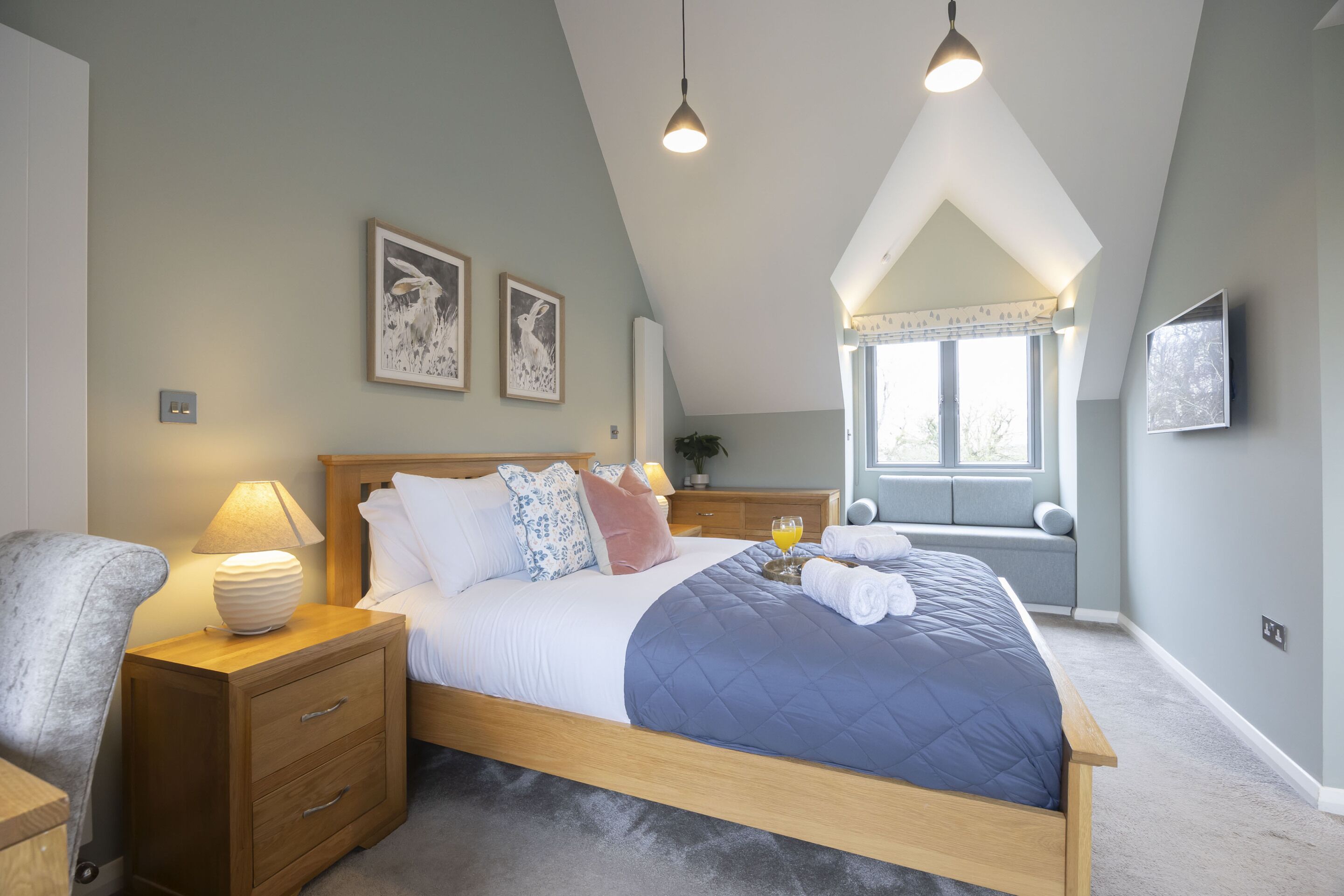 5 bedrooms, iron/ironing board, free WiFi, bed sheets
