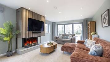 TV, fireplace