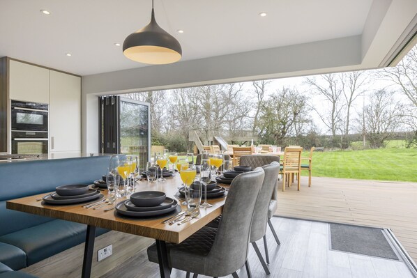 Dining - Stunning Detached Countryside Home in Cheltenham (Cheltenham)