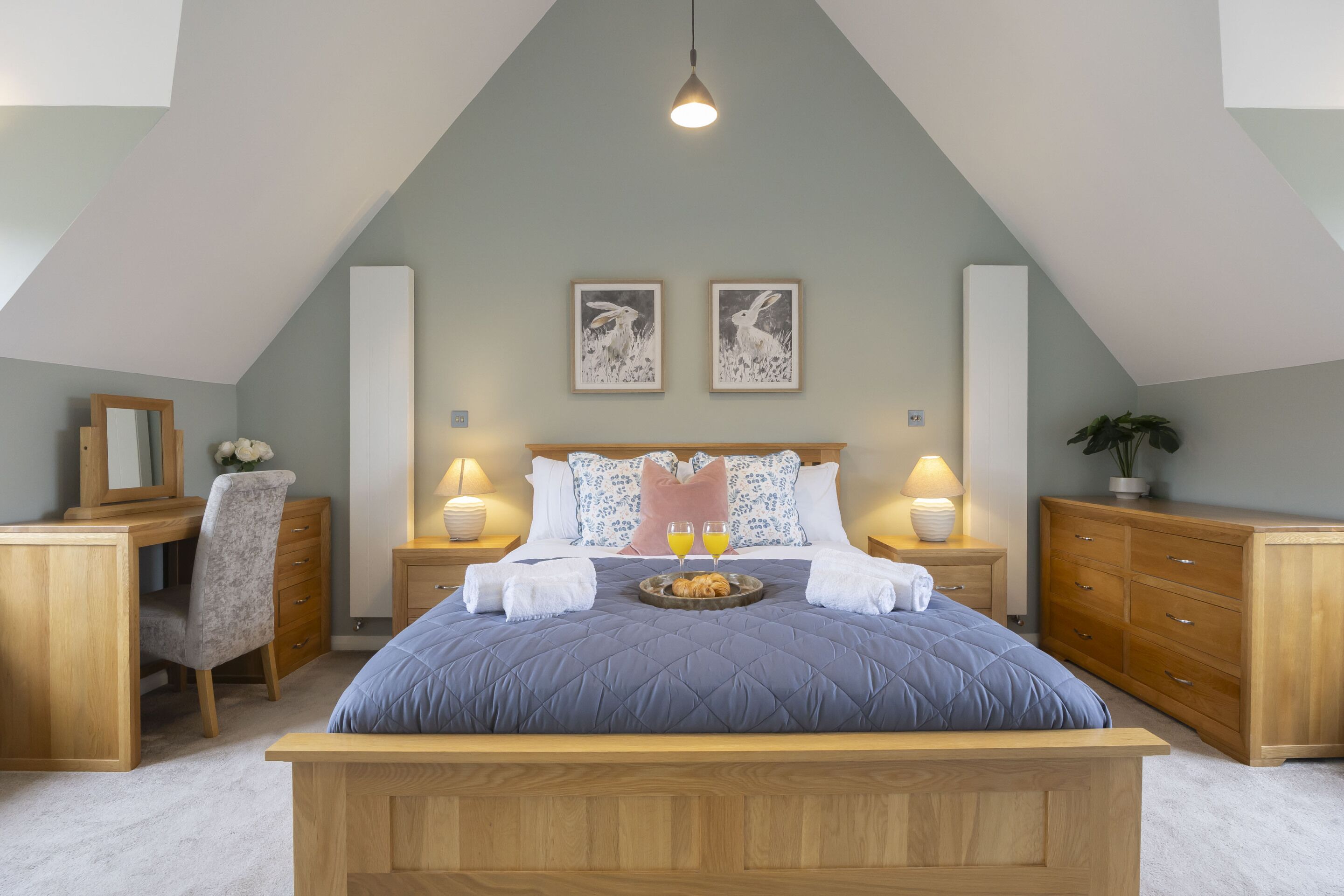 5 bedrooms, iron/ironing board, WiFi (free), bed sheets