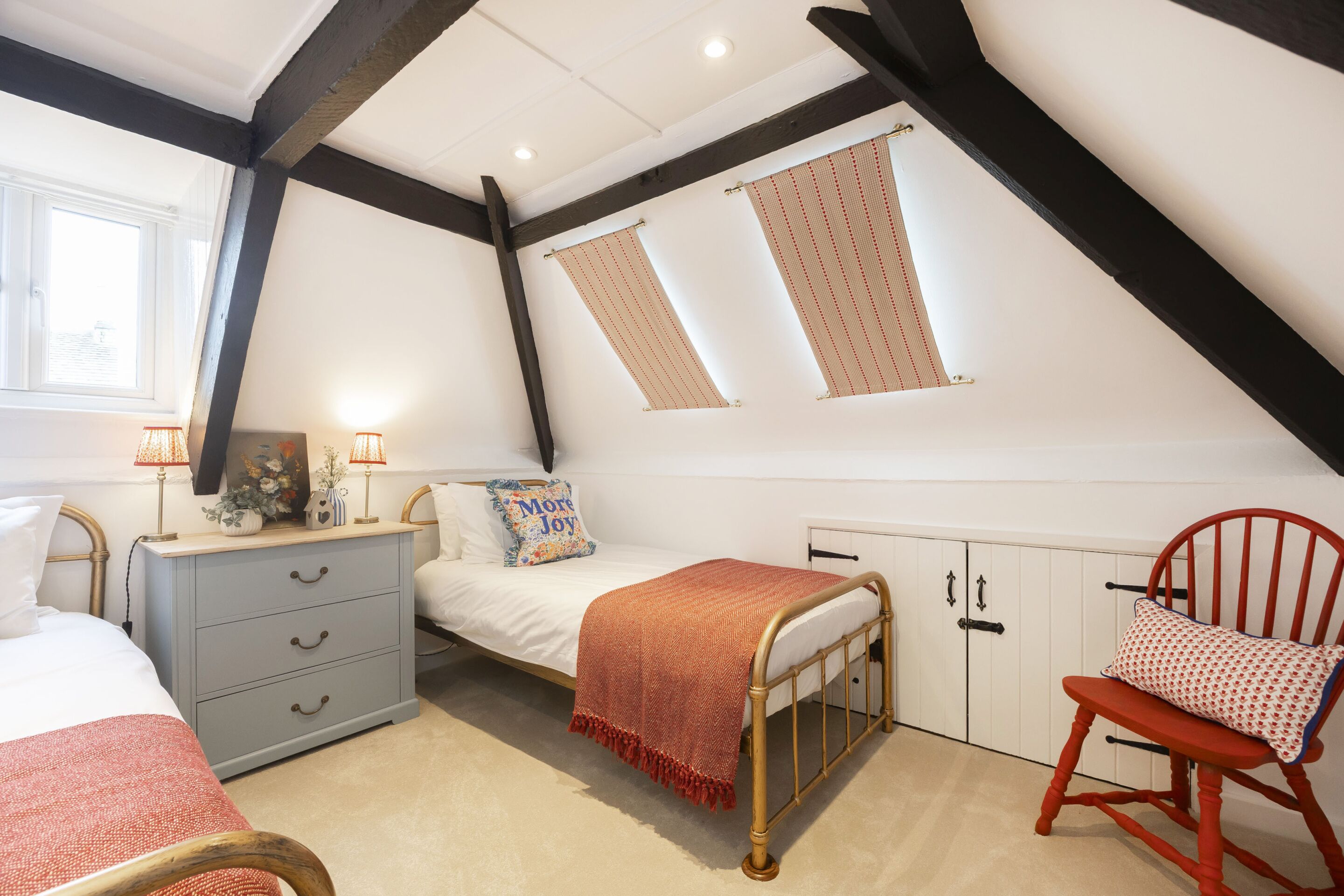 2 bedrooms, iron/ironing board, WiFi (free), bed sheets