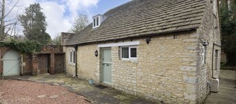 Cosy 2 Bed Cotswold Stone Cottage in Cirencester