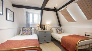 2 bedrooms, iron/ironing board, WiFi (free), bed sheets