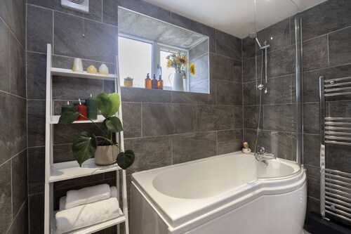 Cosy 2 Bed-Cottage-Eigenes Badezimmer