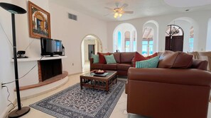 TV - Recently Renovated Oceanview Home Casa Hebe (Puerto Peñasco)