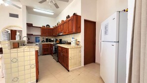 Coffee/tea maker, fridge, microwave, oven - Recently Renovated Oceanview Home Casa Hebe (Puerto Peñasco)