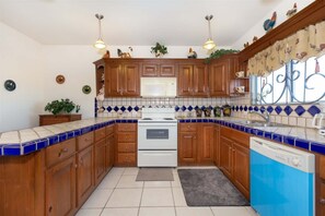 Private kitchen - Spacious Oceanview Home Casita del Mar (Puerto Peñasco)