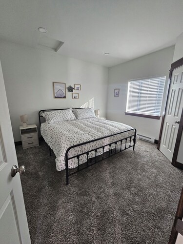 Pleasant 1-bedroom cottage in charming Manhattan