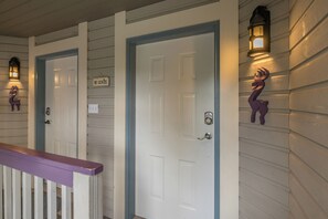 Interior - 3 Bedroom Duplex on lower knoll w/hot tub, sauna, close to trails and village (Vernon)