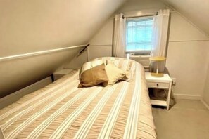 1 bedroom, WiFi, bed sheets - Aloft in Acadia National Park (Mount Desert)