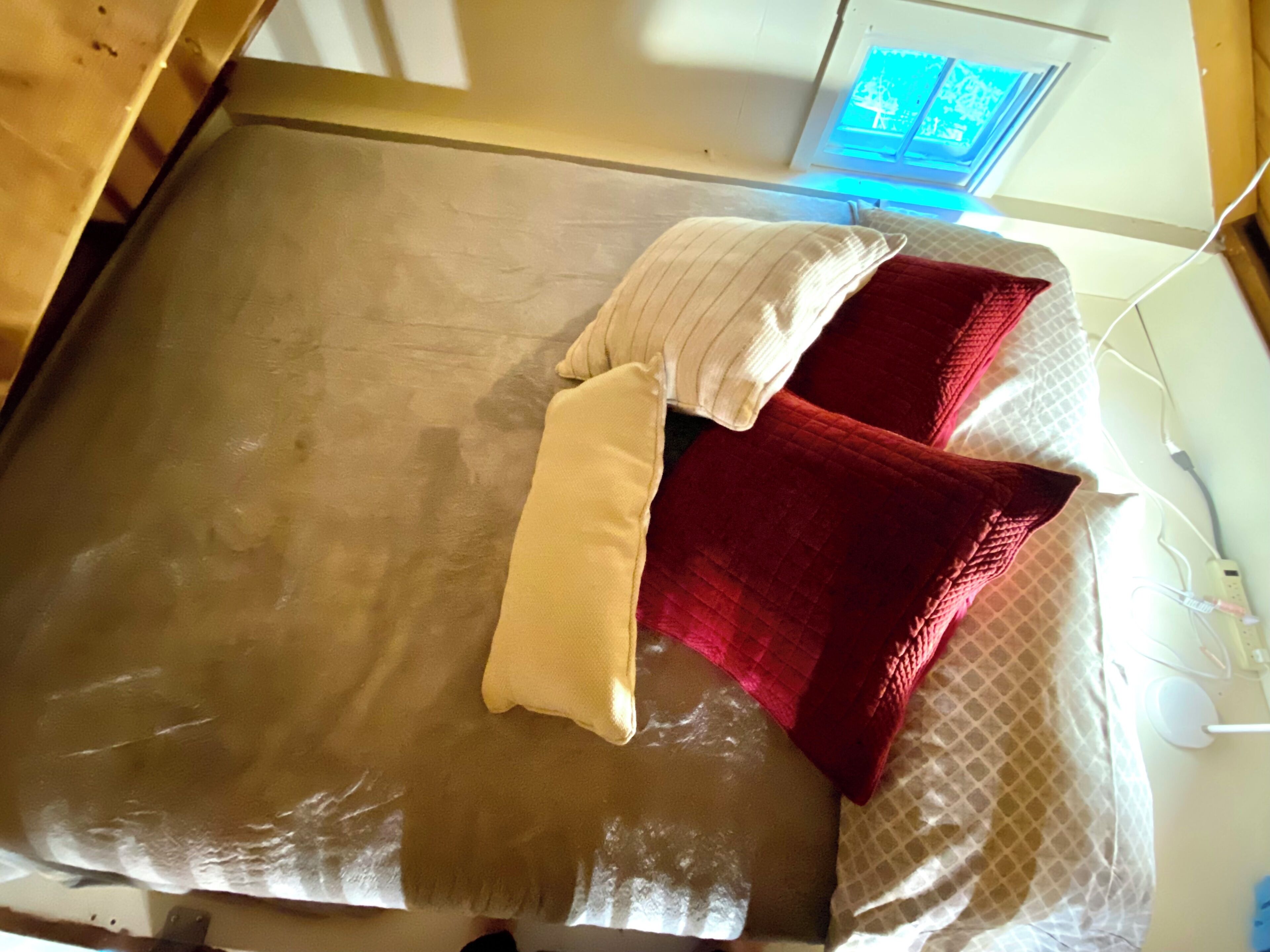 Internet, bed sheets