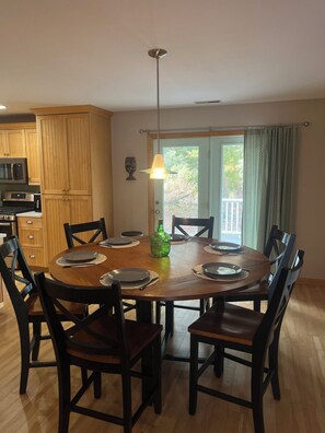 Dining - Family-friendly, Spacious, One-Level 4-Bedroom Home in Tranquil Southern Shores (Kitty Hawk)