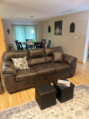 Smart TV - Family-friendly, Spacious, One-Level 4-Bedroom Home in Tranquil Southern Shores (Kitty Hawk)