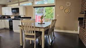 Dining - Quiet Bellevue Home for Family & Remote Work (Bellevue)