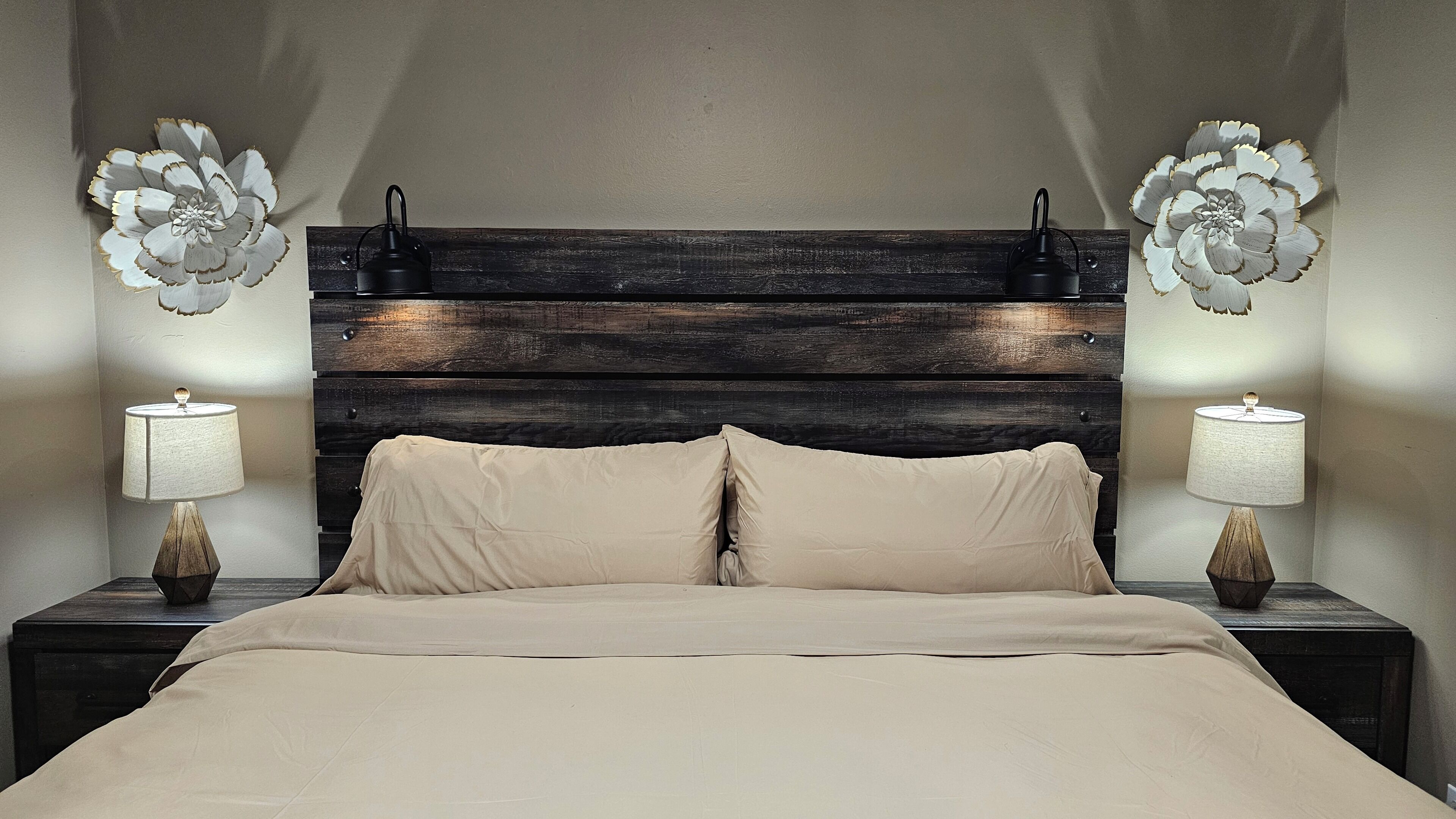 3 Schlafzimmer, Schreibtisch, Bügeleisen/Bügelbrett, WLAN