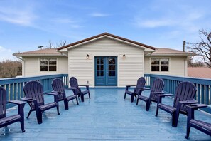 Terrace/patio - Dog’s Perfect Vacation｜54 Acres｜18 min Spring Hill (Columbia)